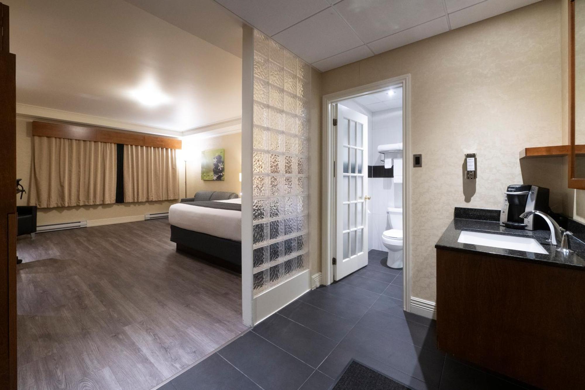 Hotel & Suites Le Dauphin ดรัมมอนวิลล์ ภายนอก รูปภาพ